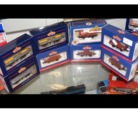 Eight boxed Bachmann wagons 
