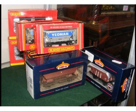 Selection of boxed Bachmann and Hornby wagons 