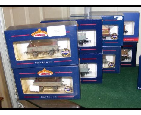 Eight boxed Bachmann wagons 