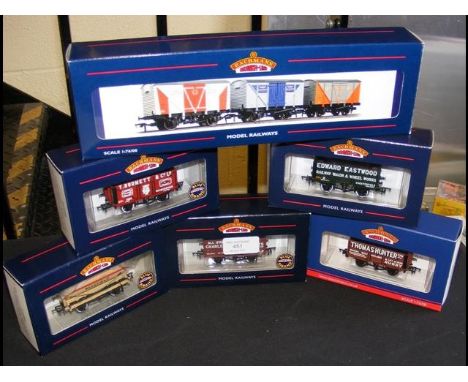Five boxed Bachmann Wagons, together with The Van Triple Pack 
