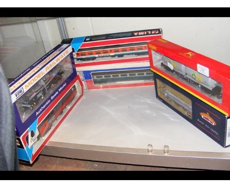 Selection of boxed Hornby, Bachmann and other carriages, tankers 