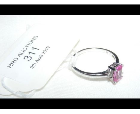 A 9ct gold topaz ring - Size S 