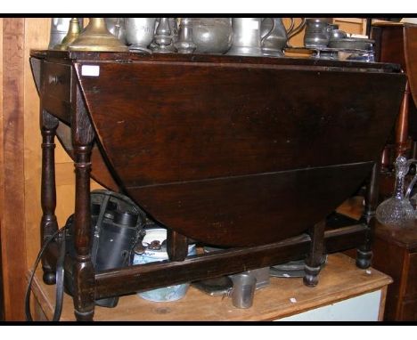 Period oak gate-leg table 