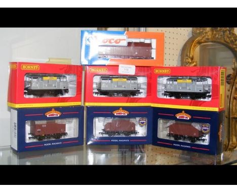 Boxed Hornby, Bachmann and other wagons 