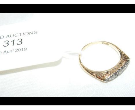 An 18ct gold five stone diamond ring - Size N CONDITION REPORTTotal weight approx 3.4 grams