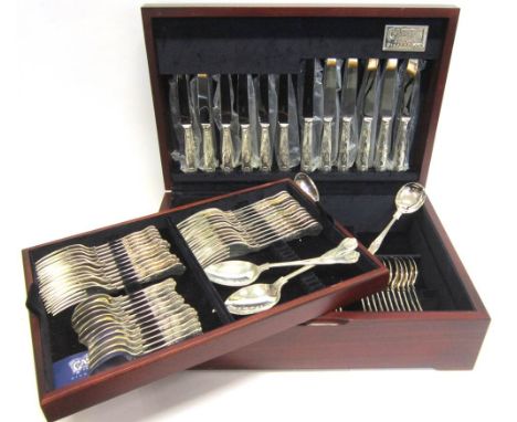 A CANTEEN OF SILVER KINGS PATTERN FLATWARE R. Carr, Sheffield 1996, twelve place setting, comprising twelve dinner forks, des