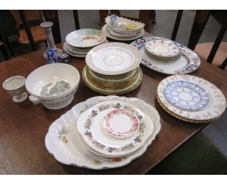 A GROUP OF LATE 19TH/EARLY 20TH CENTURY CERAMICS by Royal Doulton, Wedgwood, Minton, Royal Crown Derby, Copeland, Spode, Roya