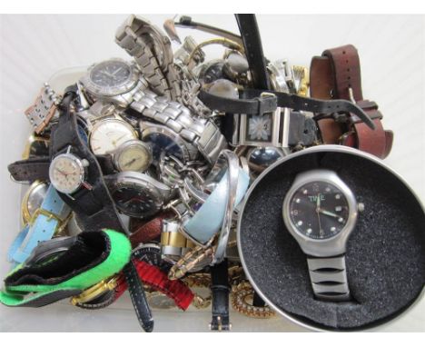 A COLLECTION OF ASSORTED LADY'S AND GENTLEMAN'S MODERN WRISTWATCHES various brands including Lorus; Ben Sherman; Rotary; and 