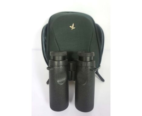 A pair of Swarovski CL 8x30 binoculars, with case, strap, lens cap and manual :Condition report&nbsp; Note: the lenses are fu