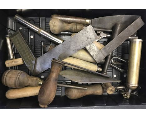 A tray of vintage tools. To include squares, scrapers and other tools. Together with a chlorethyle bengue anaesthetic caniste