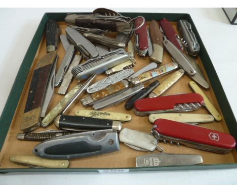 Assorted penknives, Swiss army, camping etc 