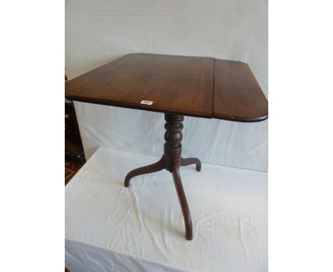 Georgian mahogany tripod pedestal snap-top table 