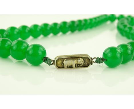 A Chinese carved bead jade necklace, with silver elephant clasp, beads 11.8mm across, necklace length 490mm, 99.2g.