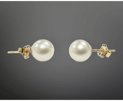 A pair of 18ct gold cultured pearl stud earrings, with post fittings, stamped 750.  CONDITION REPORT: 1.8g