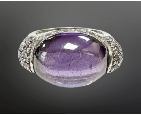 A silver cabochon amethyst dress ring, size K. 