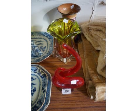 A mixed lot of ceramics and glass to include a Murano vase, a ruby glass sculpture, Tunstall ware vase.