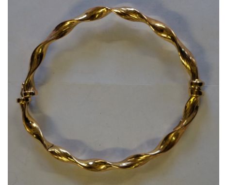 A 9ct gold twist hinged bangle, A.f., weight 4.4g