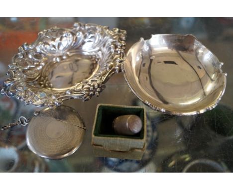 A mixed group of hallmarked silver and silver-plated items to include a Chester hallmarked silver pierced bonbon dish further