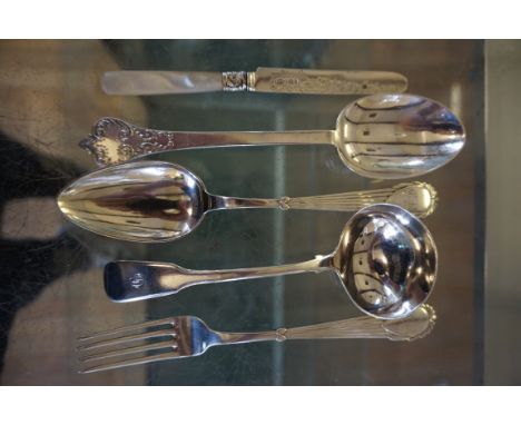 A mixed group of hallmarked silver and silver-plated items to include a mother of pearl handled and Sheffield hallmarked silv