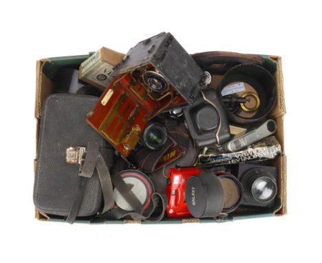 END LOT: A Mixed Selection of Photographica, to include camera, lens, accessories, &amp; more,