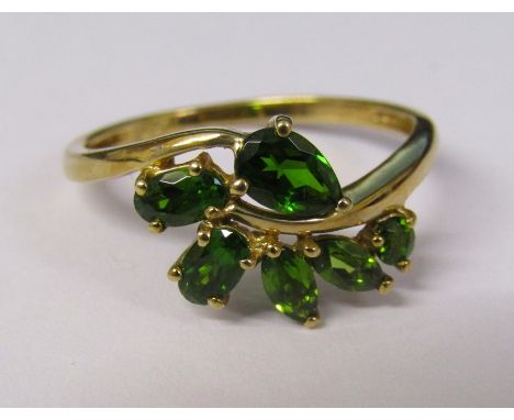 9ct gold diopside cluster ring size T weight 2.5 g
