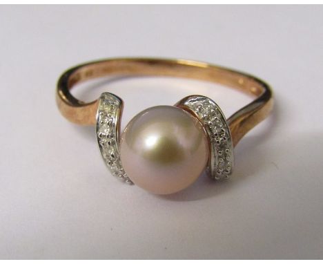 9ct rose gold pearl and diamond chip ring size U weight 2.8 g