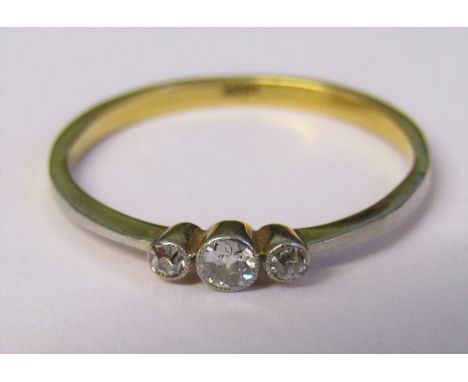 18ct gold diamond trilogy ring size R weight 2.1 g