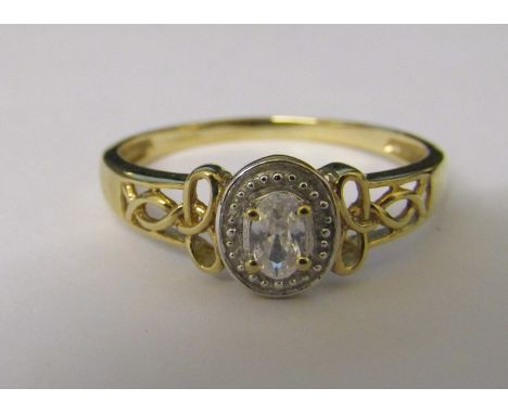 9ct gold cubic zirconia ring size V weight 1.9 g