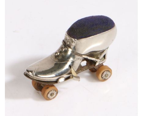 Silver plated novelty pincushion/ tape measure, modelled as a roller-skate, 7cm long