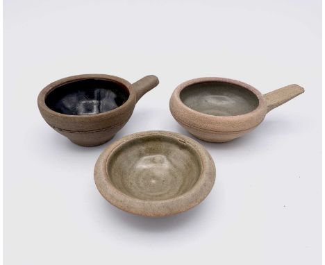 Three small Leach Pottery standard ware pieces.Condition report: This has no damage and no restoration
