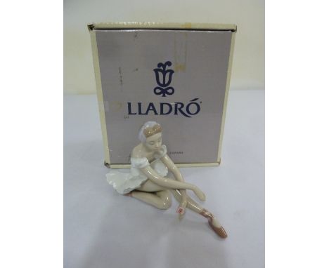 Lladro 05919 Ballet de La Rosa figurine in original packaging