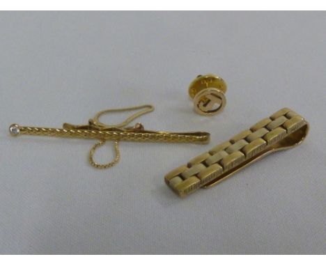 9ct gold tie pin and two 9ct gold tie slides approx 15.4g