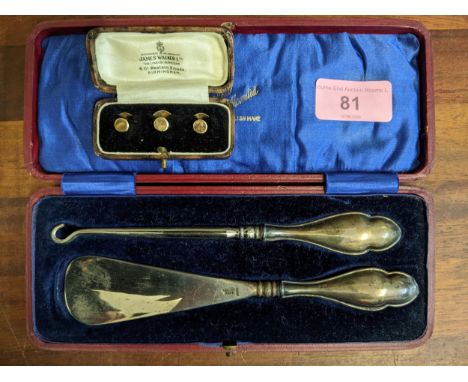 Set of three 9ct gold dress studs, Birmingham 1939, markers mark HG&S Henry Griffiths & Sons, in a James Walker Ltd box , 2.8