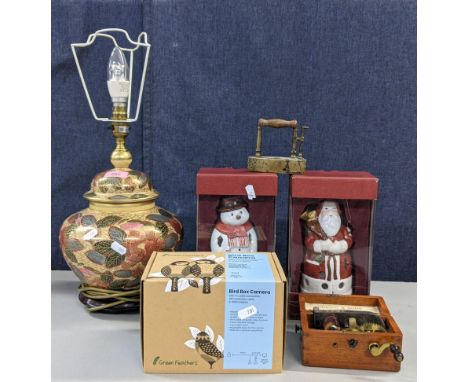 A mixed lot to include a gold coloured table lamp, decorated with flowers and foliage, a bird box camera, two boxed Villeroy 