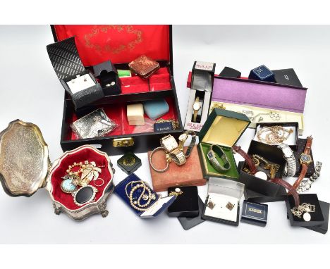 A BOX OF SILVER JEWELLERY AND OTHER ASSORTED ITEMS, to include a 'Mizpah' brooch, an ivy leaf detailed with a rose metal flor