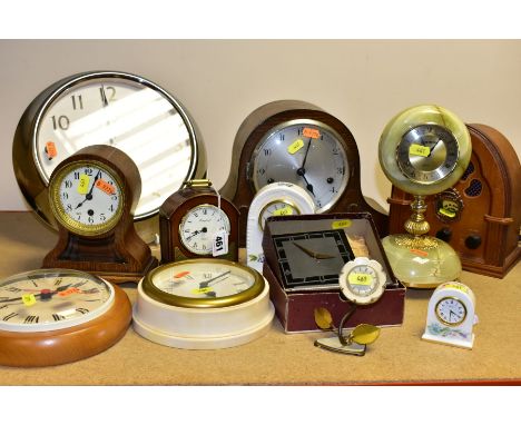 A QUANTITY OF CLOCKS, comprising a green onyx mantel clock height 25cm, an oak cased clock height 22cm, two 'Aynsley' clocks 