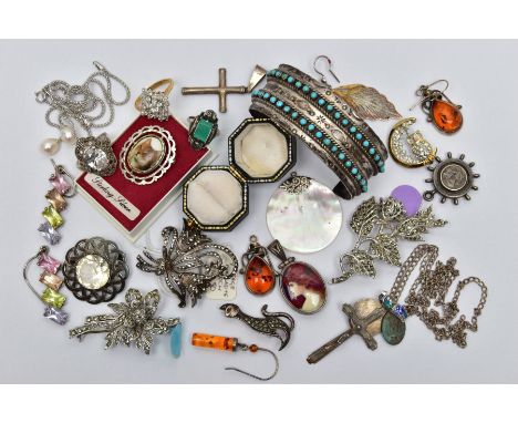 A SELECTION OF SILVER AND WHITE METAL JEWELLERY, to include a silver Celtic brooch set with a colourless rock crystal, hallma