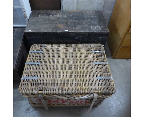 A pine trunk and a wicker basket 