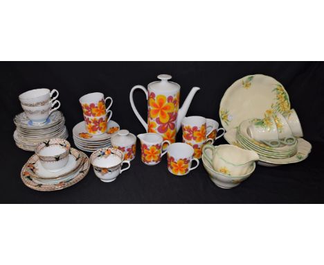 Ceramics - a Grindley Cream Petal pattern tea service, Daffodil decoration on cream ground, including six cups, saucers, side