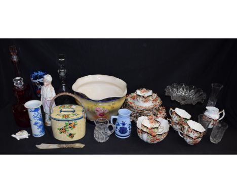 Ceramics and Glass - a late Victorian part tea set, for ten, comprising cups, saucers, side plates, bread and butter plates, 