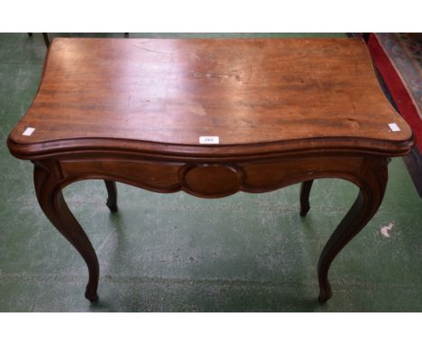 A 19th century mahogany serpentine card table, hinged top enclosing a baize lined playing surface, serpentine legs, 85cm wide