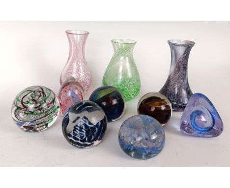 Assorted paperweights and art glass (box)