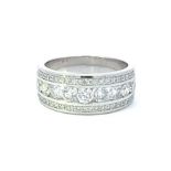 RRP-£6250.00 18K WHITE GOLD LADIES DIAMOND RING, SET WITH 1.19CTS ROUND BRILLIANT CUT DIAMONDS, COLO