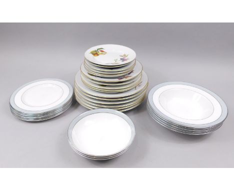 Miscellaneous dinner ware, to include Royal Worcester Evesham and Royal Doulton Etude.