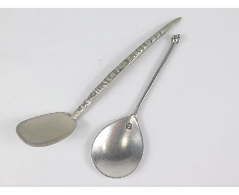 A Hilsen Fra Norge ladle spoon, with shovel bowl and shaped handle, 20cm wide, and a commemorative Henry VIII style spoon wit