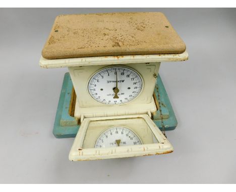 Weighette bathroom scales, in metal case with wooden carrying box