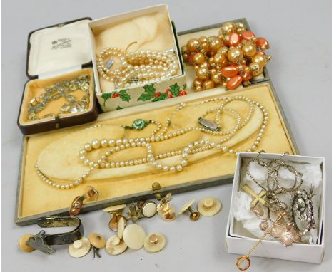 Modern costume jewellery to include a 14ct gold signet ring, 5g (AF), faux pearl necklaces etc. (one tray)