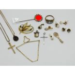 1 Konvolut Schmuck wohl vollständig GG 8ct. z.T. mit Perlen und Edelsteinen sowie 1 Symbol aus dem 3