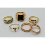 6 Ringe GG/RG je 18ct. z.T. mit kleinen Brillanten/Diamanten, je Asp./Tsp.