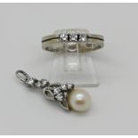 1 Damenring WG 590 mit 3 kleinen Brill. je wohl ca. 0,07ct., Ringgröße 56 sowie 1 Anhänger wohl unge